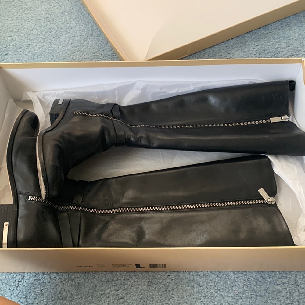 MICHAEL KORS RIDING BOOTS Used but in great condition